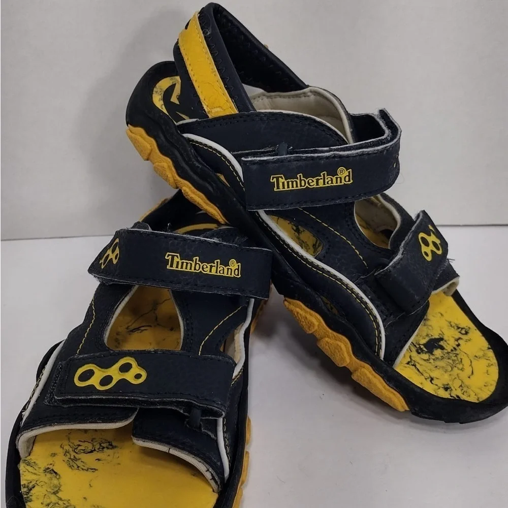 Timberland Black and Yellow Sandals  size 2 pre owned Exellent condition
